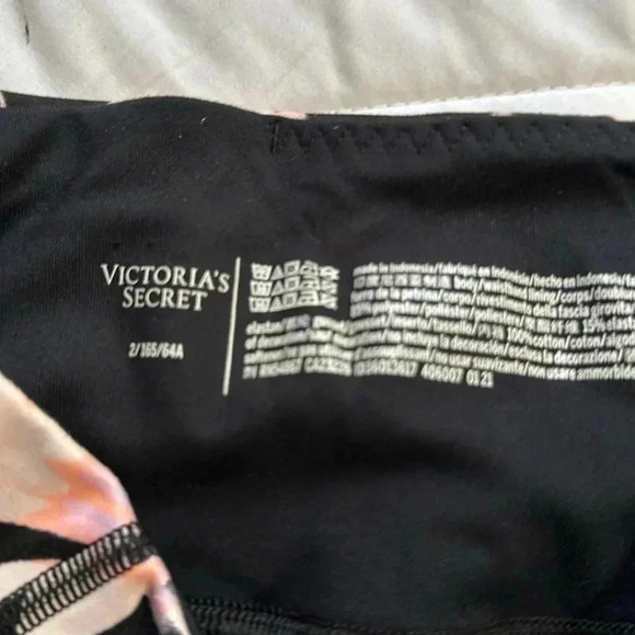 Victoria's Secret Incredible Essential Pocket Leggings Black/Pink Lily 2 NWT - Picture 2 of 6